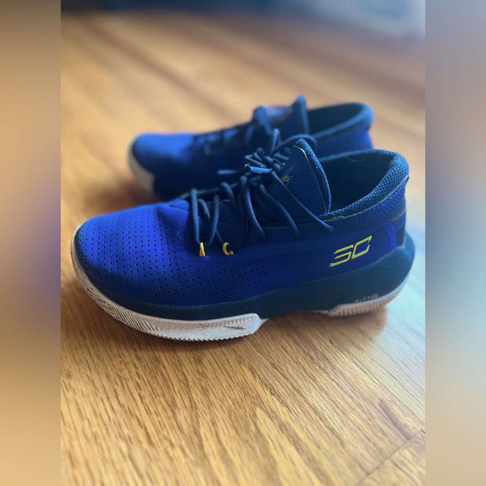 Under Armour Stephen Curry kids basketball shoes